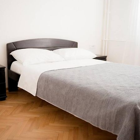 Downtown, Spacious, 2 Bedroom Apartment Belgrade Exterior photo